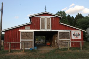 Yde red horse stables barn, 2015